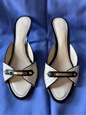 Louis Vuitton Cream and Black Open-Toe Leather Sandals